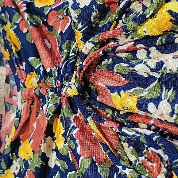 Lavish Floral Blouse with Long Sleeves - Picture 4 of 10